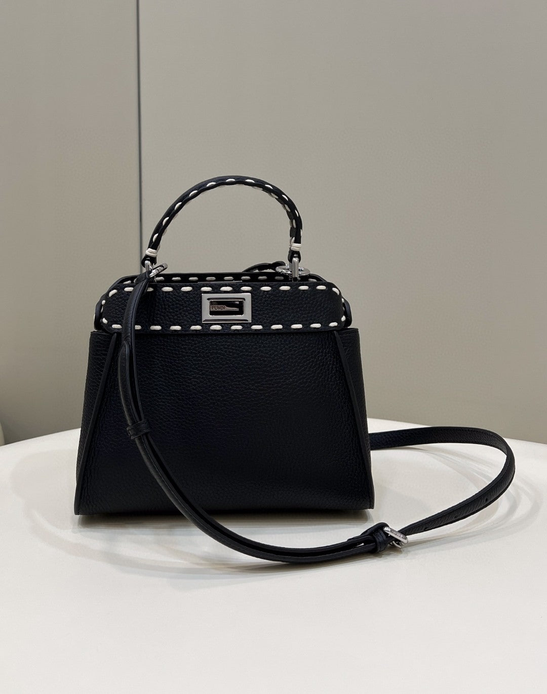Top QualityTop Quality Peekaboo 23cm Black Small Handbag