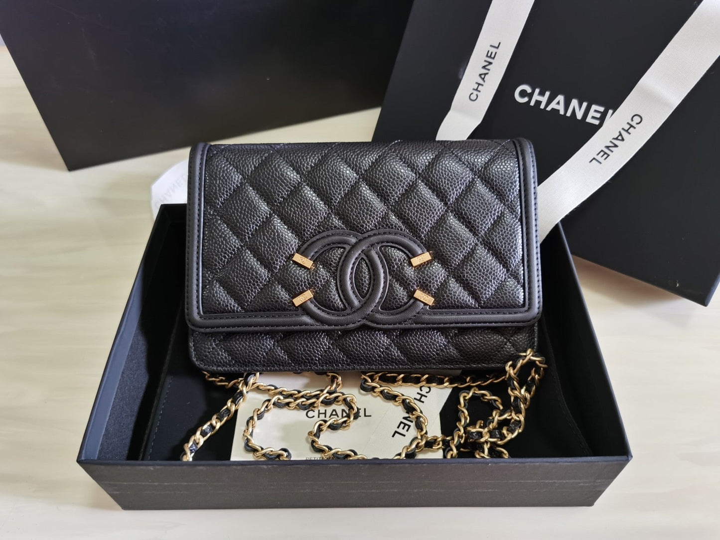 CHL CO-CO Woc 20cm Black Crossbody Bag