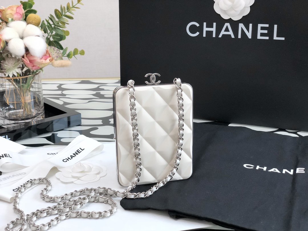 CHL Cruise Crossbaby 13cm 5in White Clutch Bag