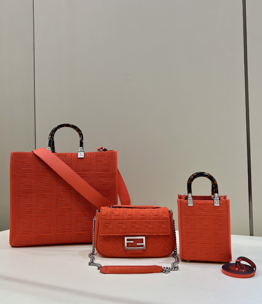 Fendi Top QualityTop Quality Baguette Midi Red Chain FF Handbag