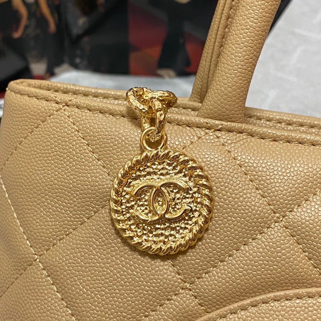 CHLMedallion Hardware Caviar Yellow , Gold Shoulder Bag