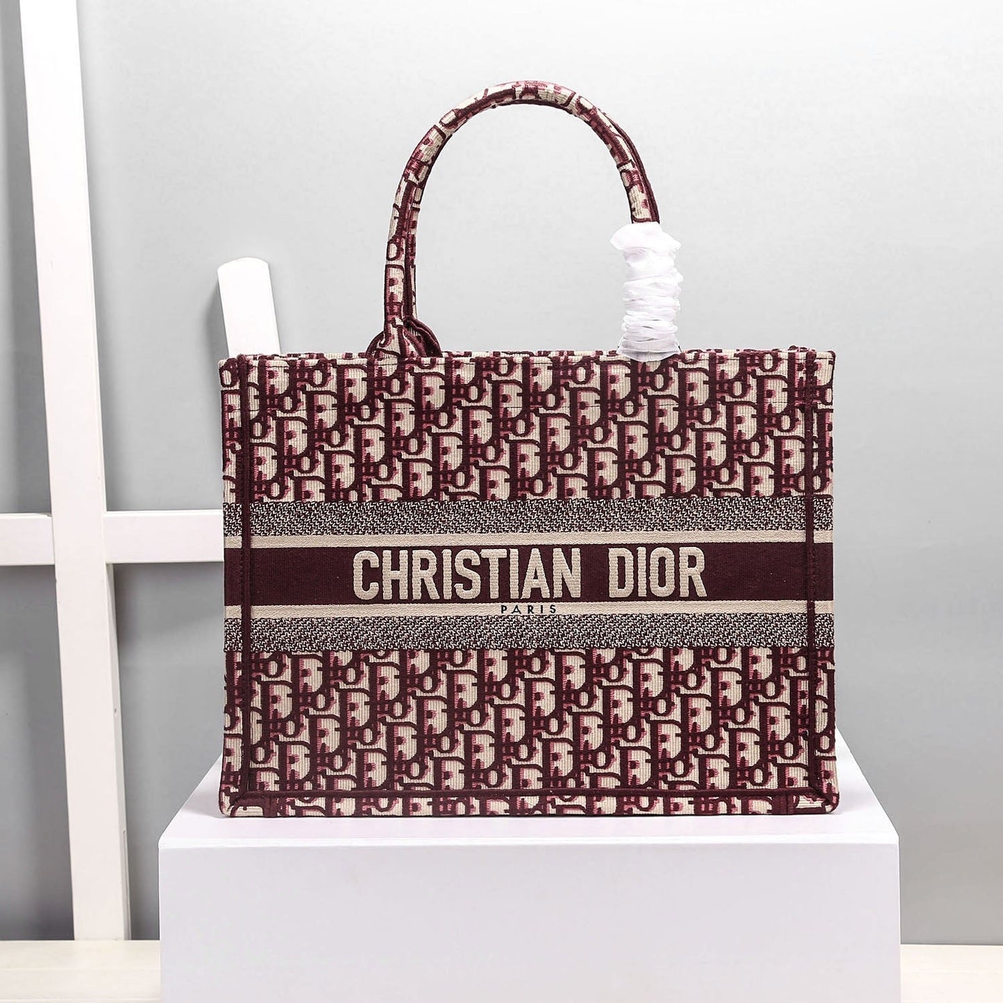 Metop Qualityum Book Cd Red Book Tote Bag