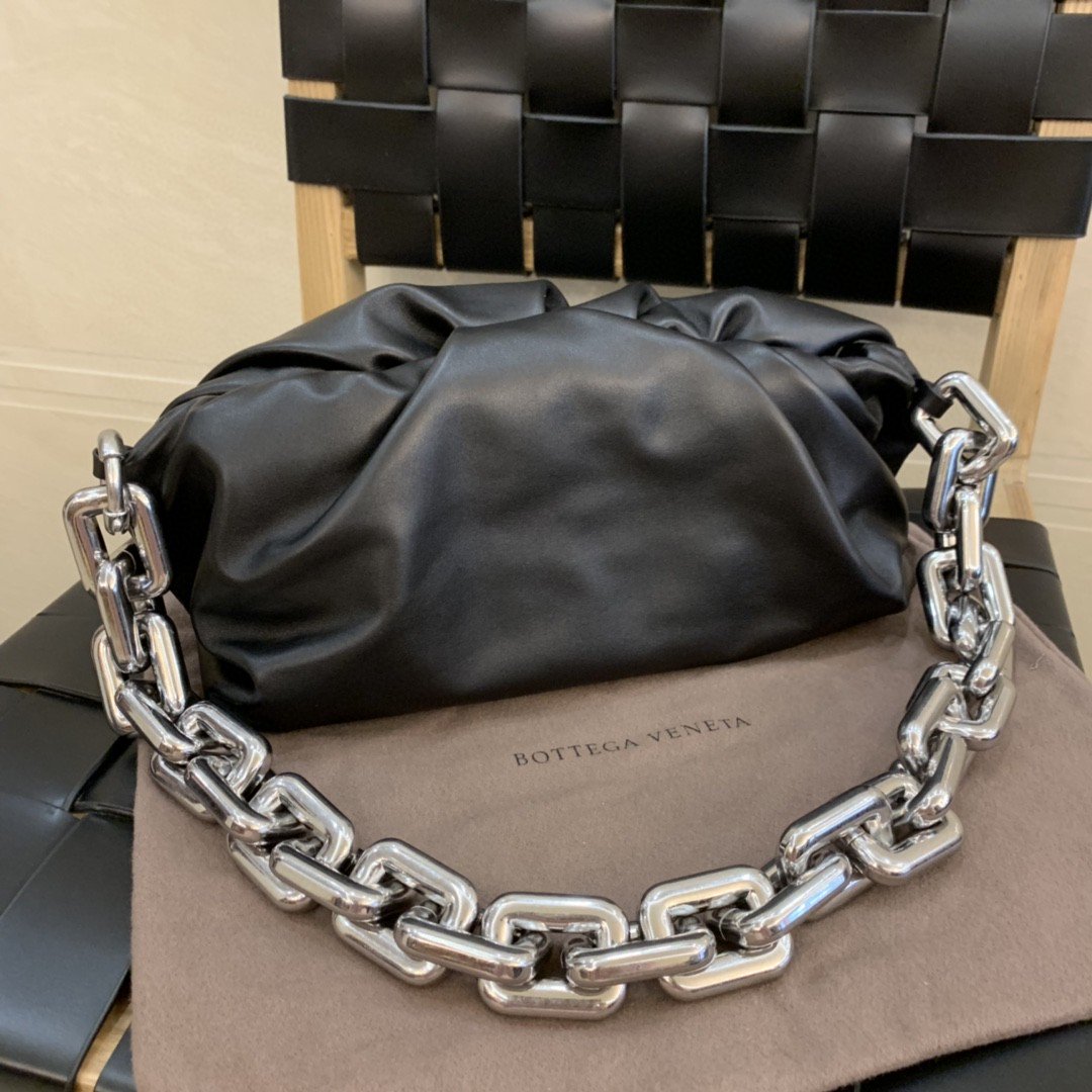 Top Quality Pouch For Women In Travel Black Chain Travel Bag