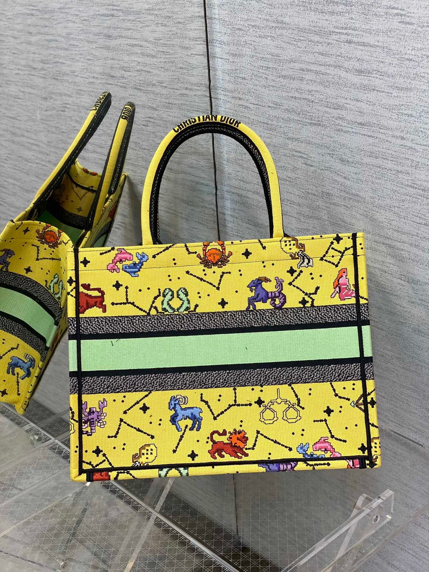 Metop Qualityum Book Yellow Cd Multicolor Book Tote Bag