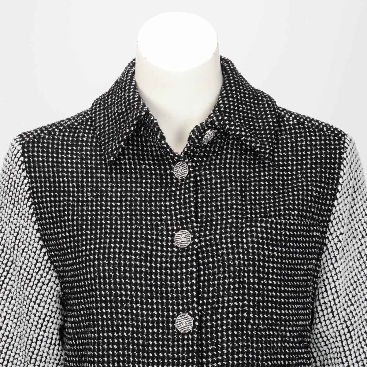 Chanel Black & White Tweed Short Sleeve Blo  FR 36