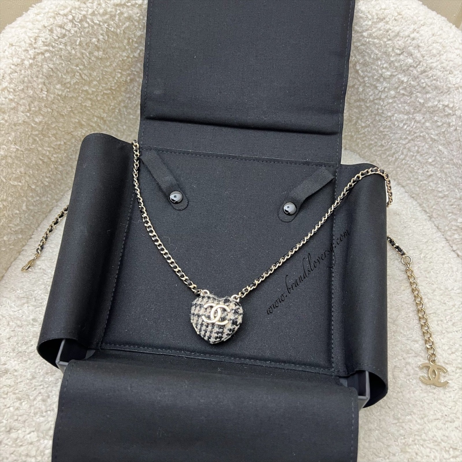 Chanel 22K Heart Tweed Necklace In Lghw (model: AB9483) Bag