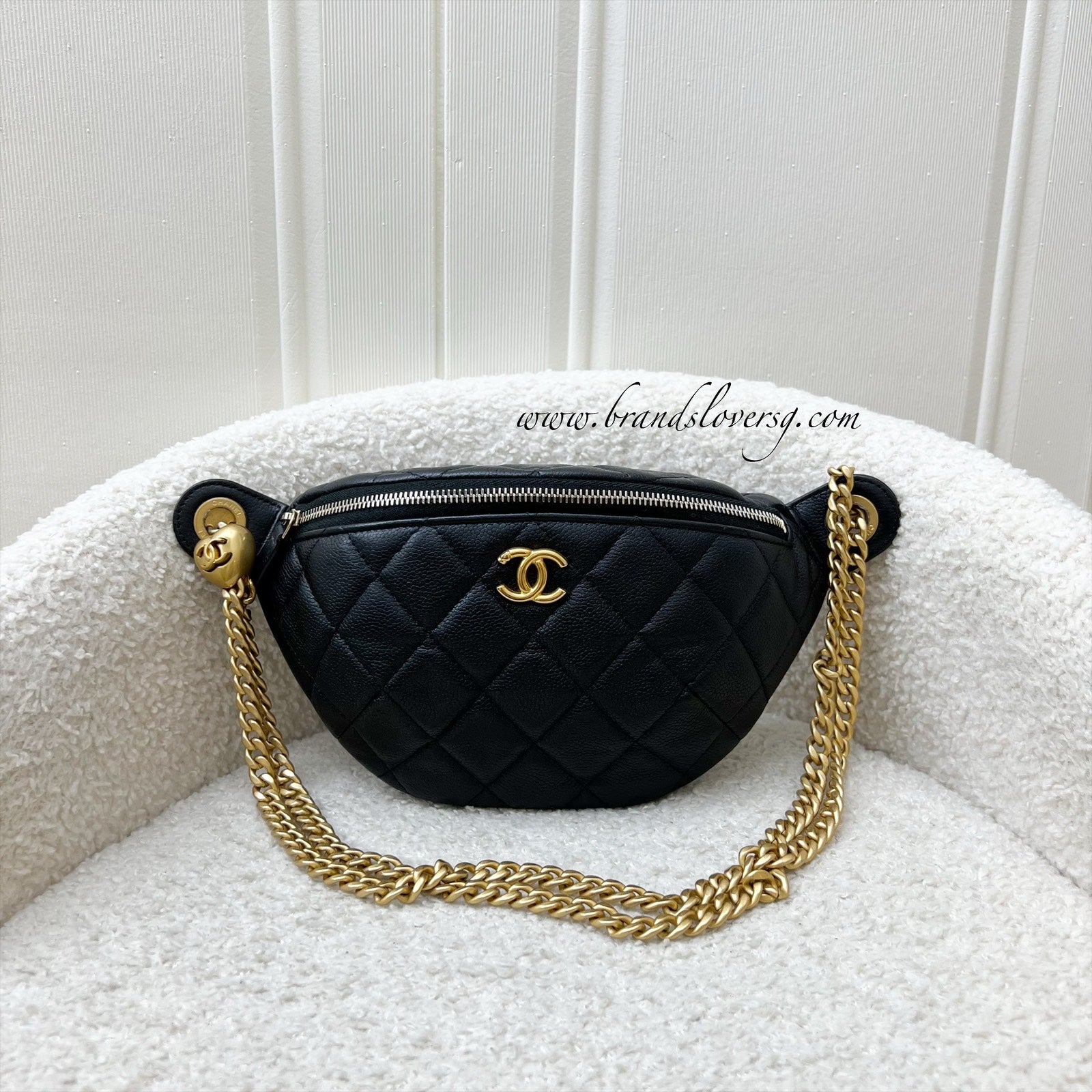 Chanel 24P Heart Adjustable Chain Waist Bag in Black Caviar and Aghw ( )