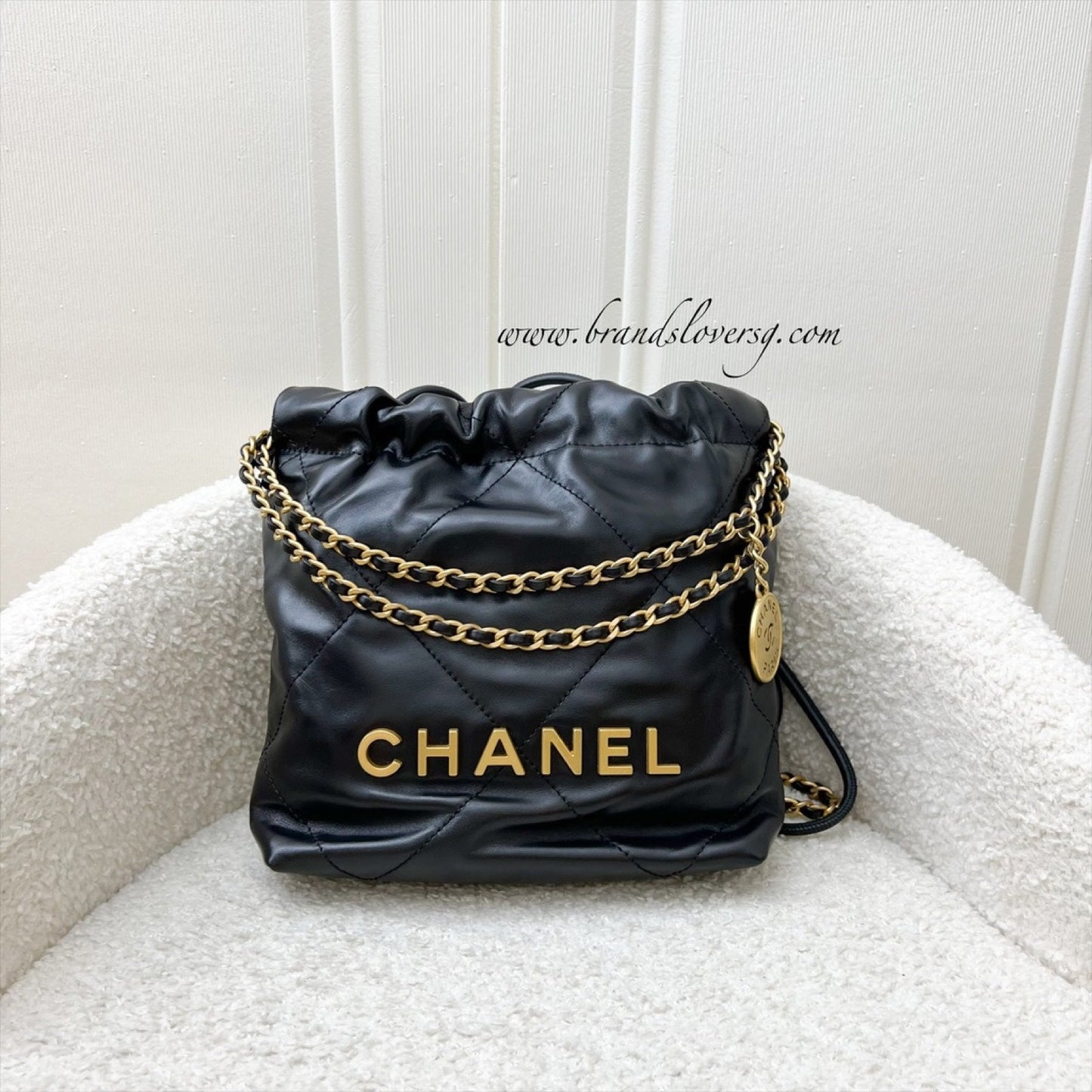 Chanel 22 Mini Hobo Handbag In Black Shiny Calfskin And Aghw 4
