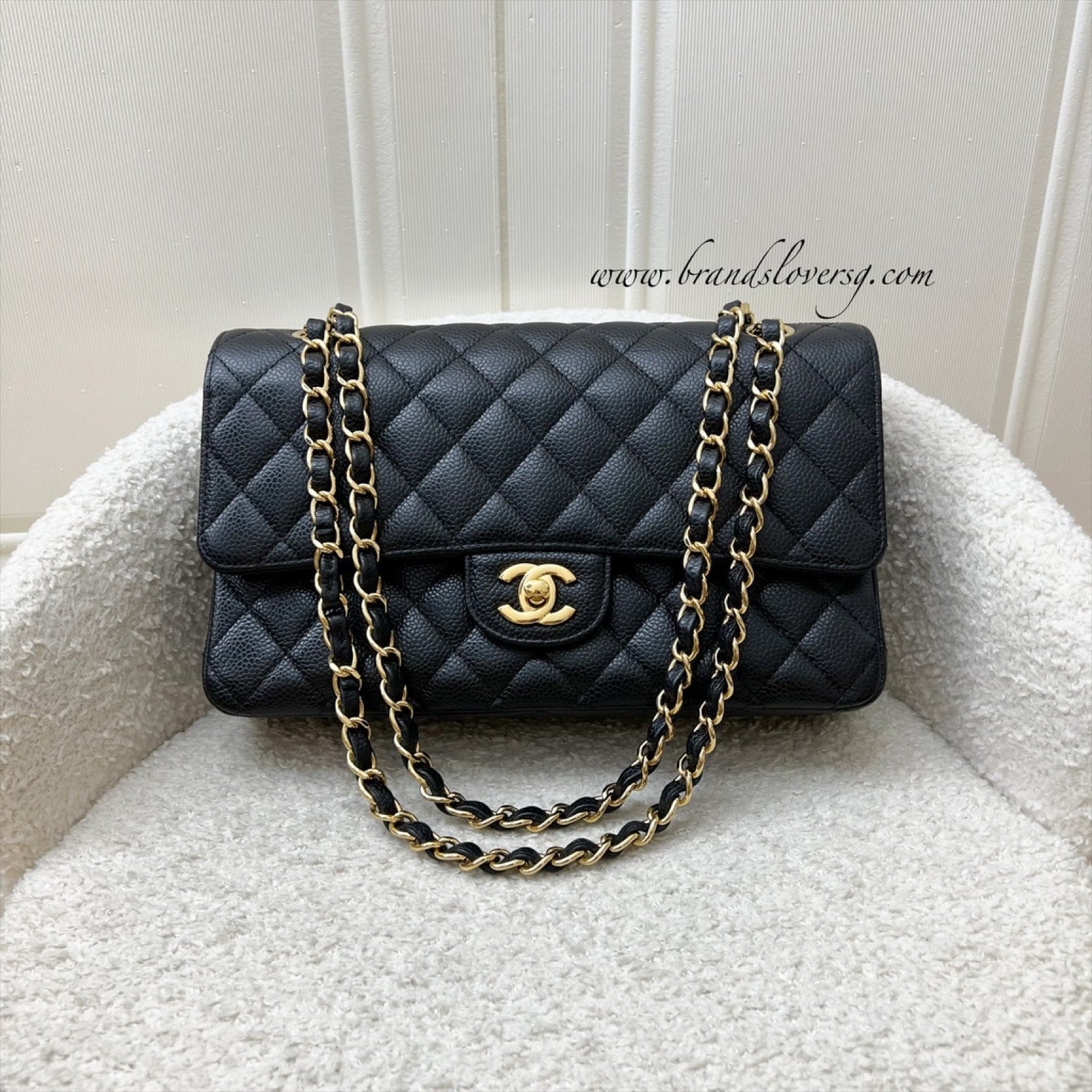 Chanel Medium Classic Flap Cf in Black Caviar and Ghw Handbag