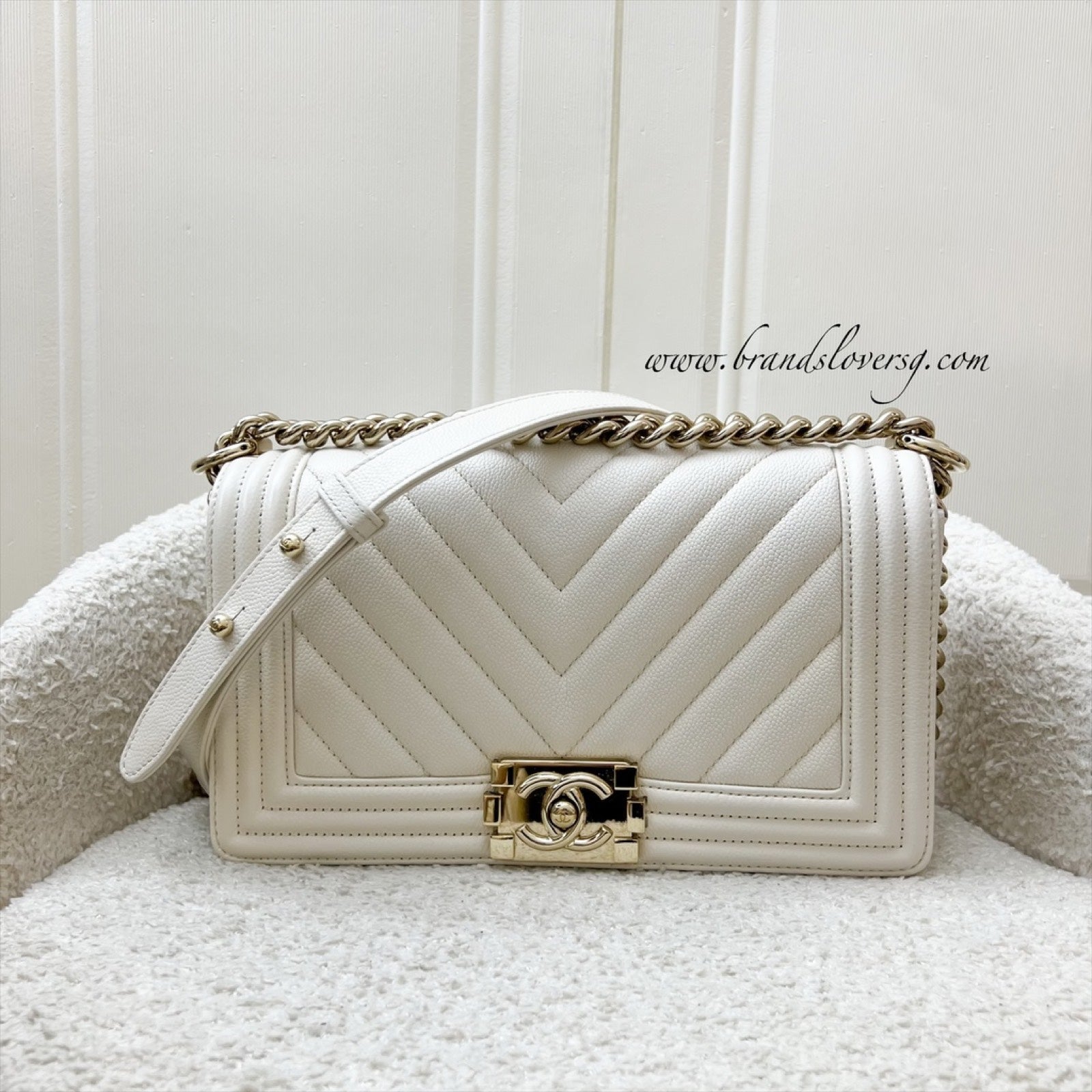 Chanel Medium 25Cm Boy Flap In Chevron Quilted White Caviar And Shiny Ghw Bag