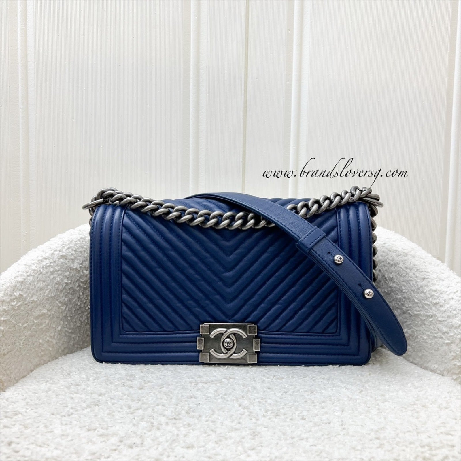 Chanel Medium 25Cm Boy Flap In Chevron Quilted Crumpled Blue Leather And Rhw Bag
