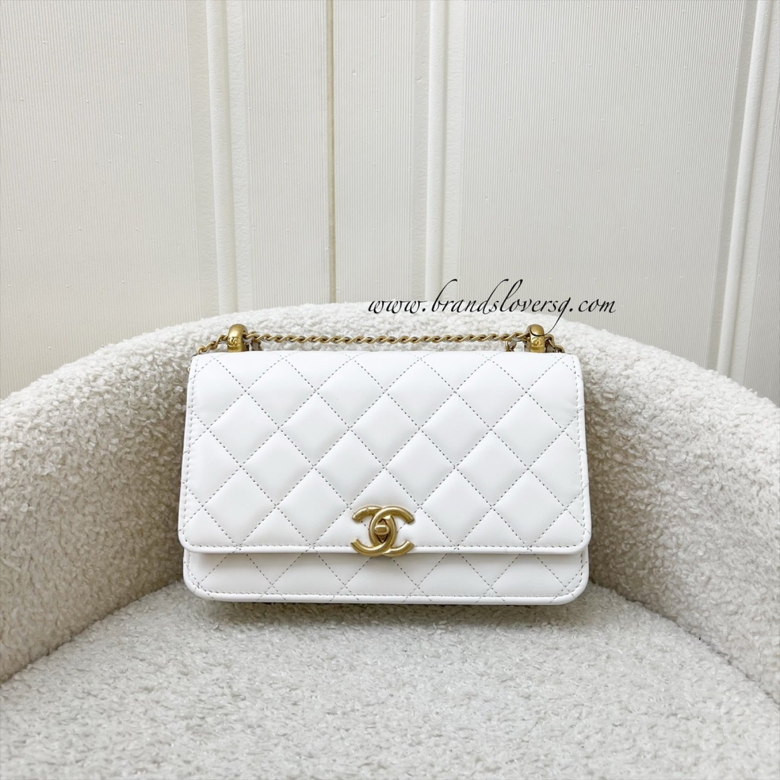 Chanel 24C Double Pearl Adjustable Chain Wallet On Chain WOC In White Calfskin And Aghw (model: AP2289)