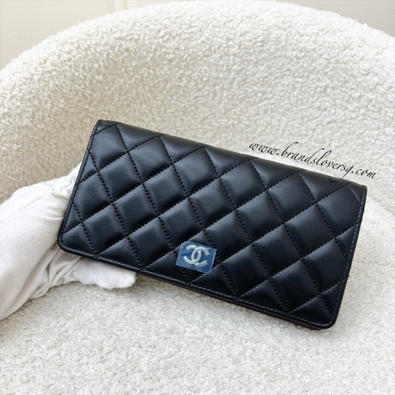 Chanel Yen Bifold Long Wallet In Black Lambskin And Shw Bag