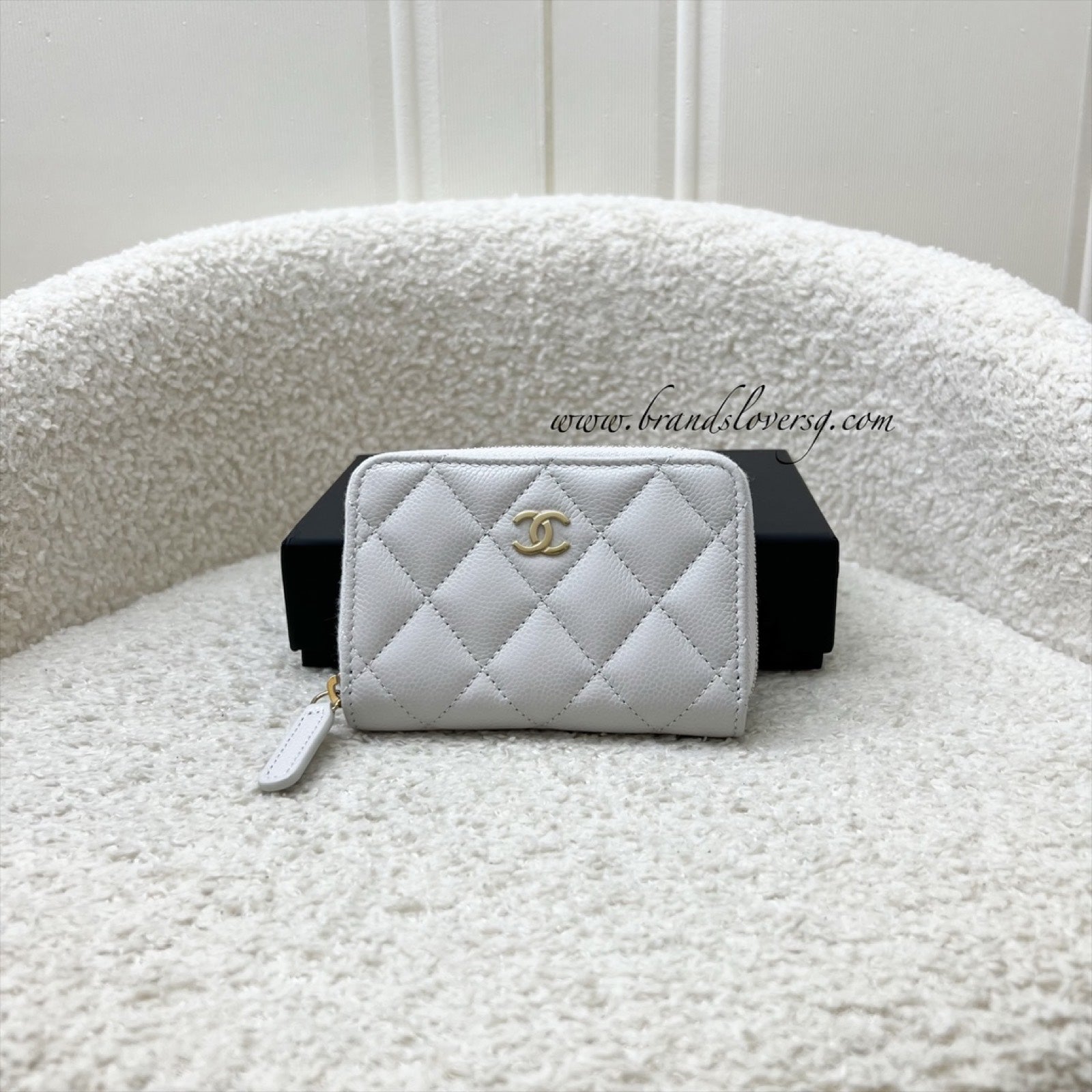 Chanel Classic Zippy Card Holder in Light Grey Caviar and Lghw Handbag