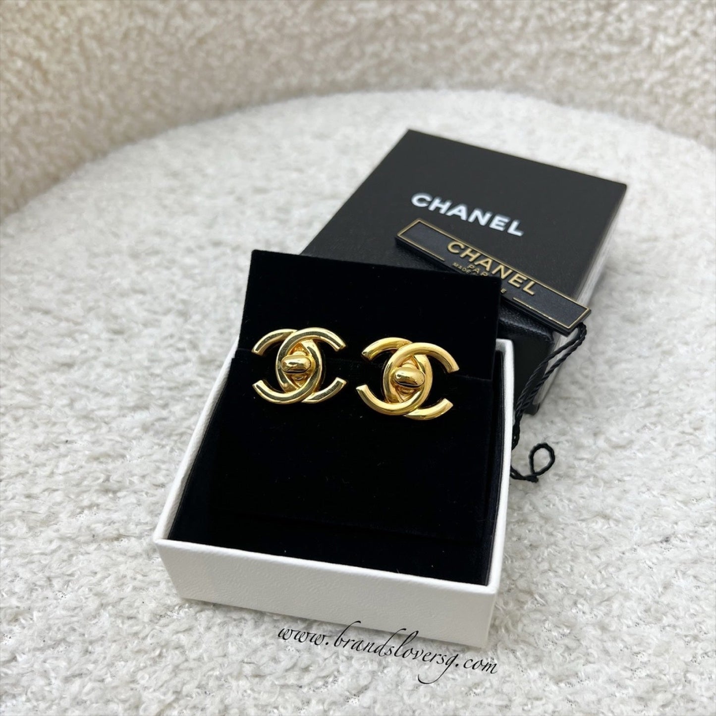 Chanel   Medium CC Turnlock Clip On Earrings in GHW