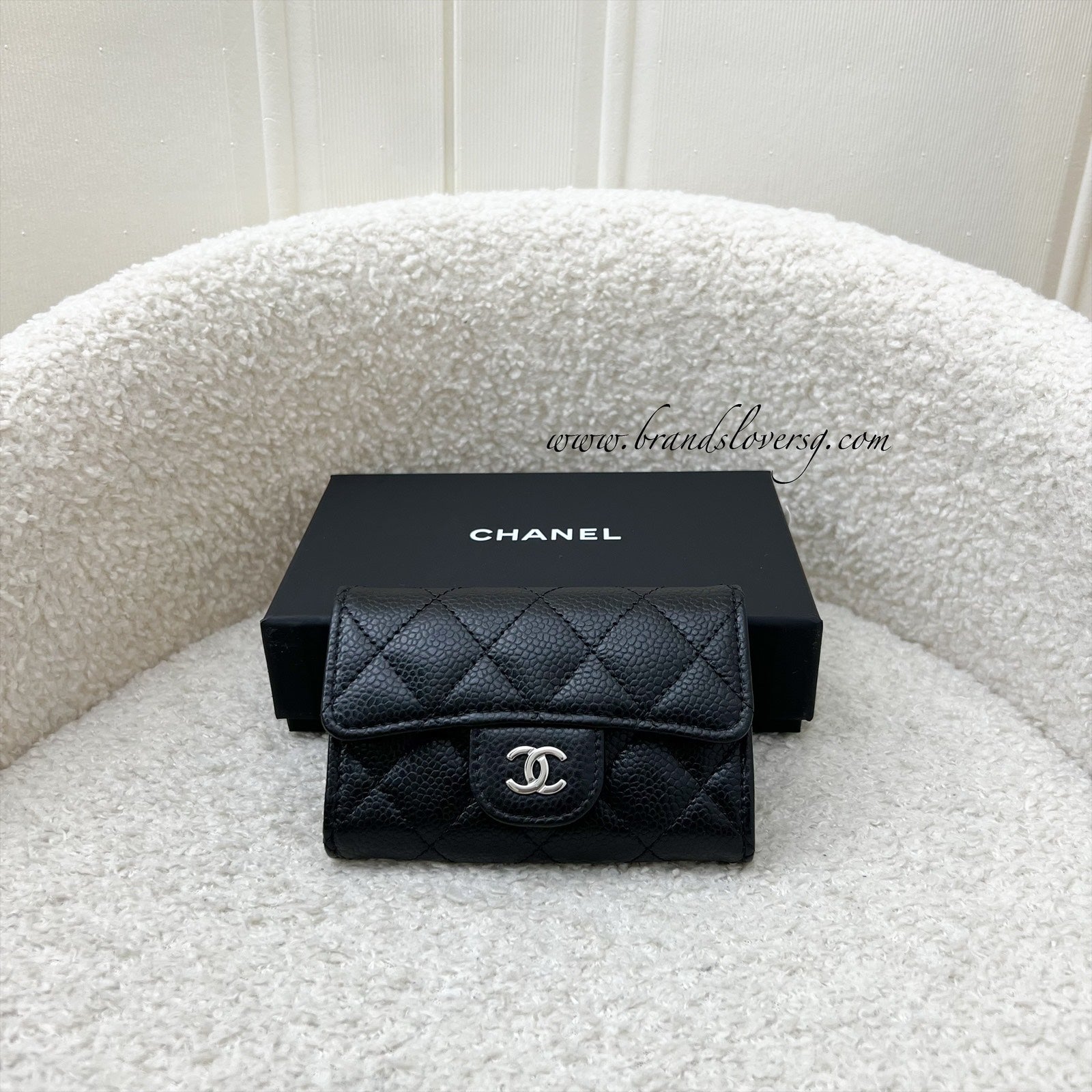 Chanel Classic Snap Card Holder In Black Caviar And Shw (model: AP0214)