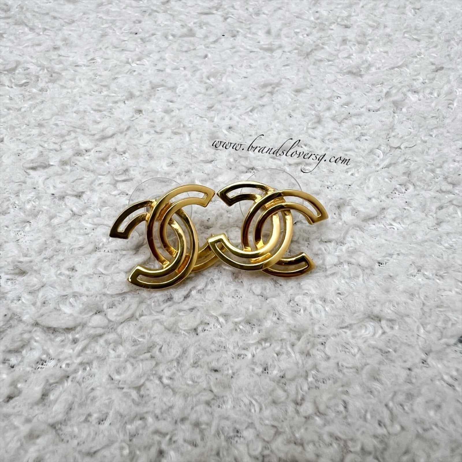 Chanel 20K CC Logo Earrings In Ghw