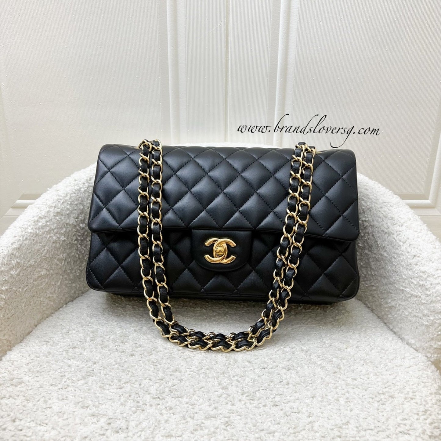 Chanel [local Set 2022] Medium Classic Flap Cf in Black Lambskin and Ghw ( ) Handbag