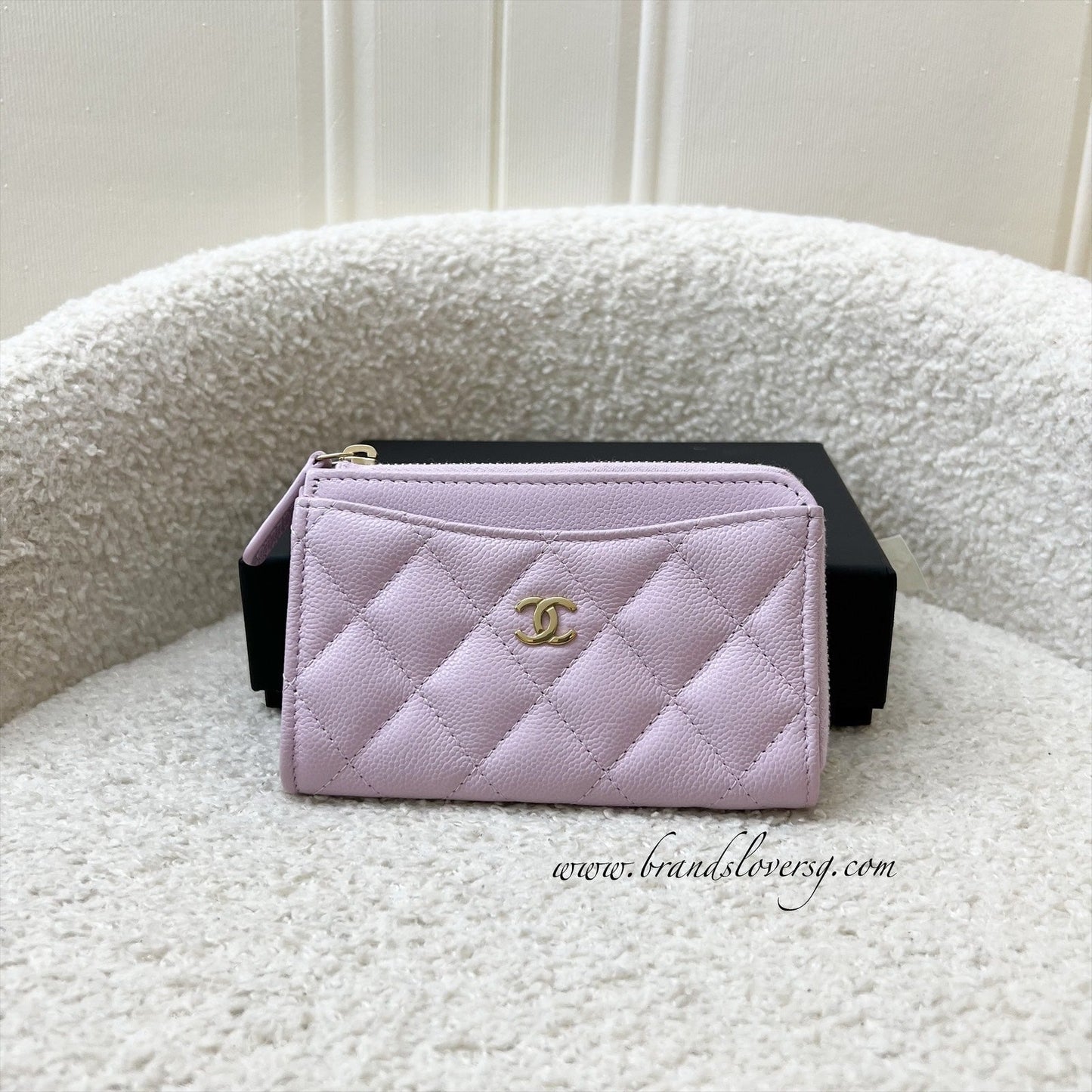 Chanel Zipped Card Holder with Coin Compartment in 24S Lilac Caviar and Ghw ( ) Handbag