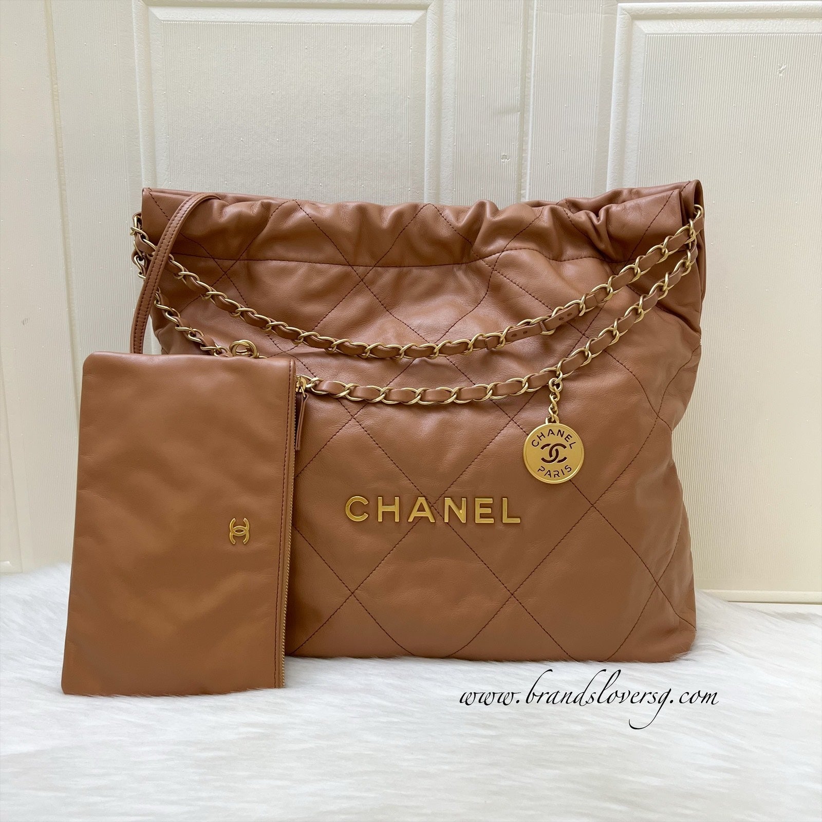 Chanel 22 Medium Hobo Handbag in Caramel Calfskin and Aghw