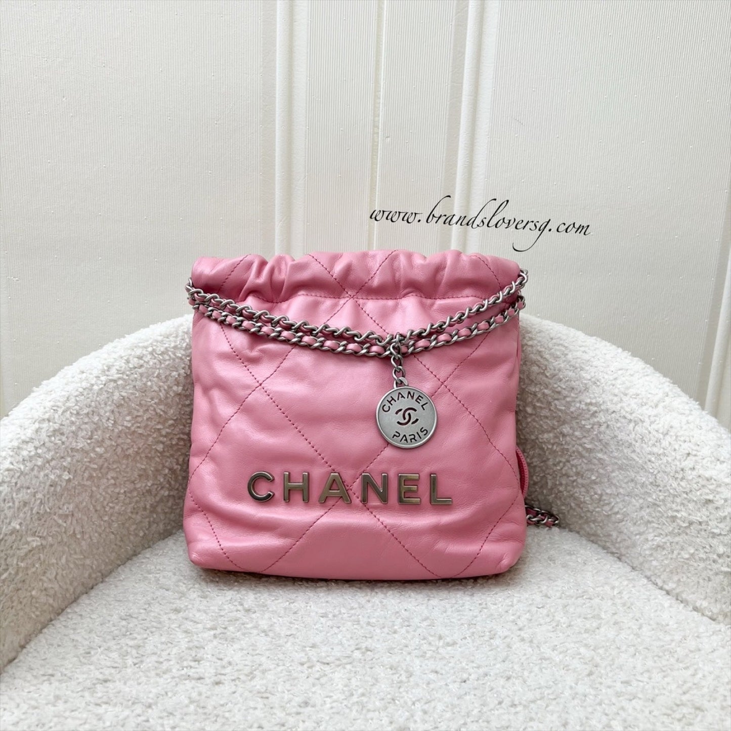 Chanel 22 Mini Hobo Handbag In Pink Shiny Calfskin And Shw (model: AS3980)