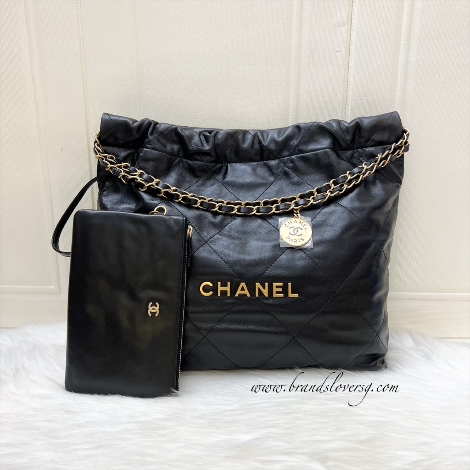 Chanel 22 Medium Hobo Bag in Black Calfskin and Aghw ( )