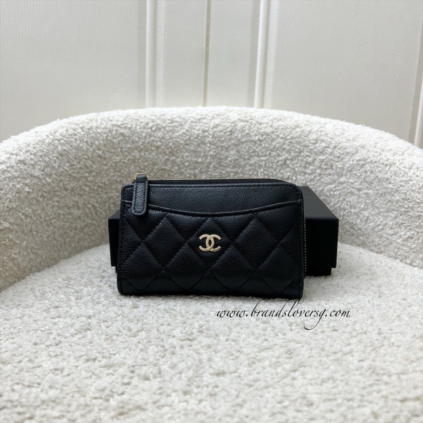 Chanel Zipped Card Holder with Coin Compartment in Black Caviar and Ghw ( ) Handbag
