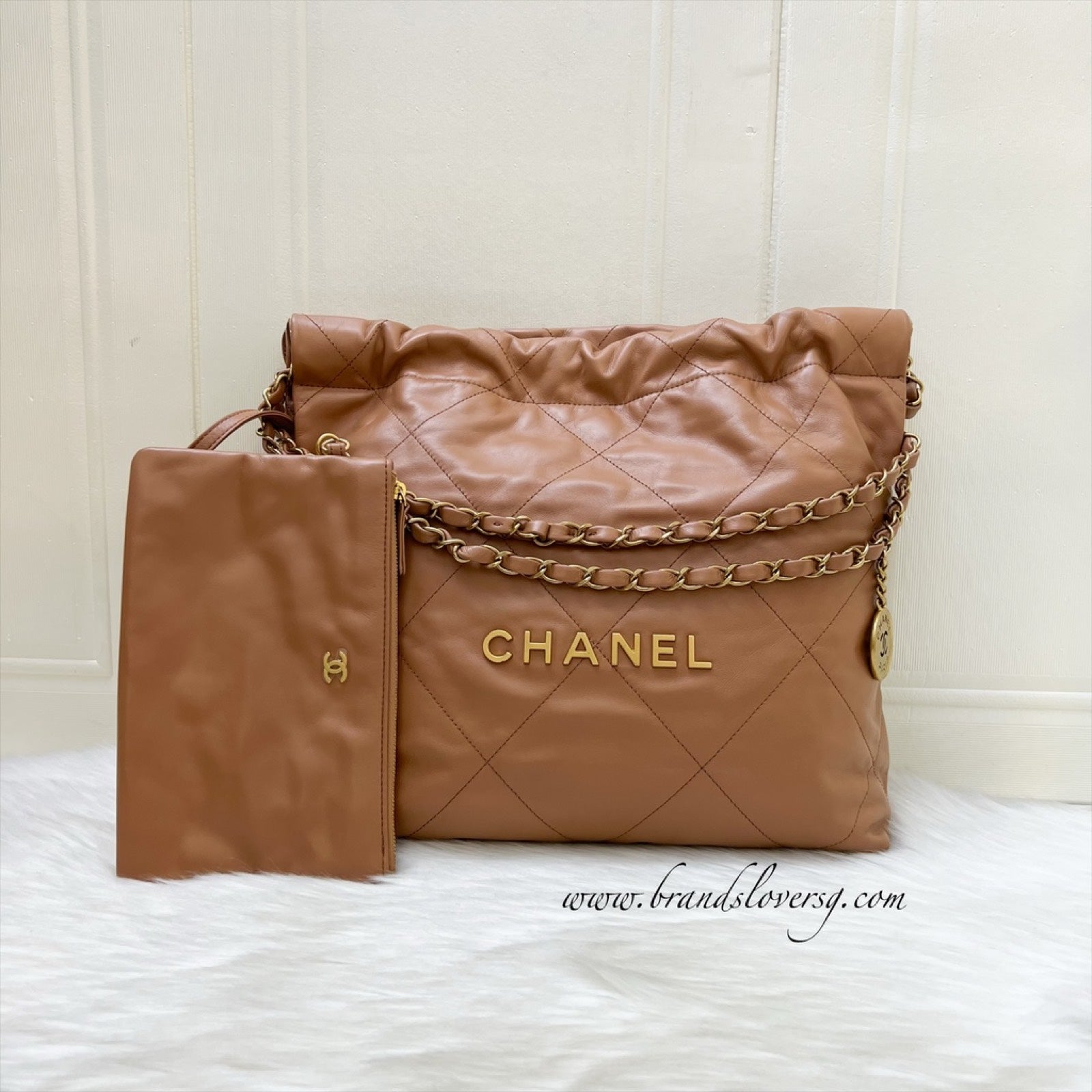 Chanel 22 Small Hobo Handbag In 23C Caramel Shiny Calfskin And Aghw