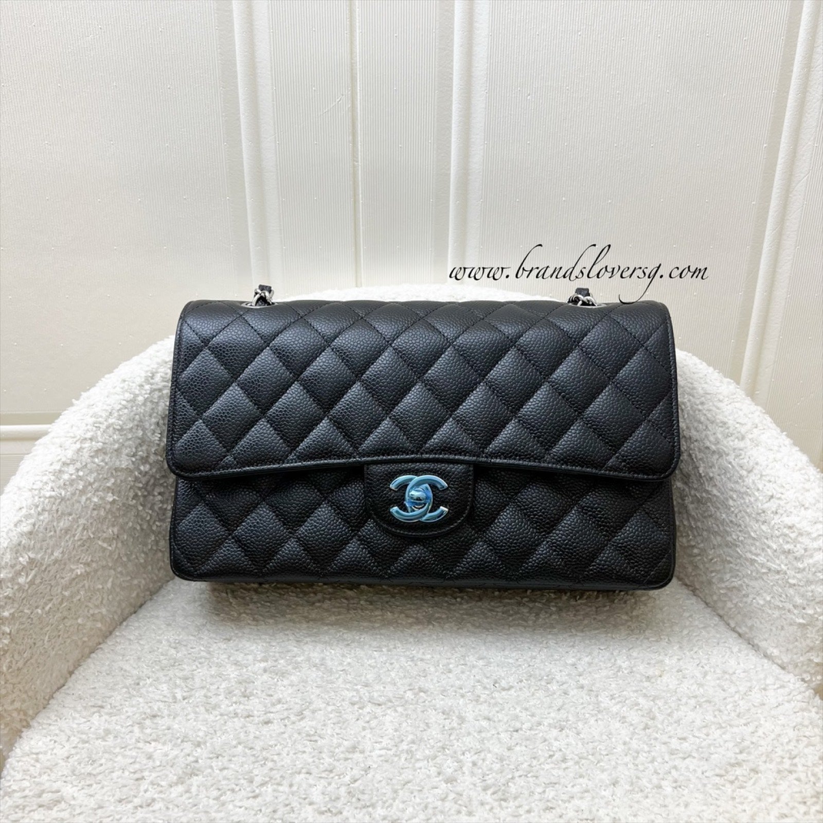 Chanel Medium Classic Flap Cf In Black Caviar And Shw (model: A01112)