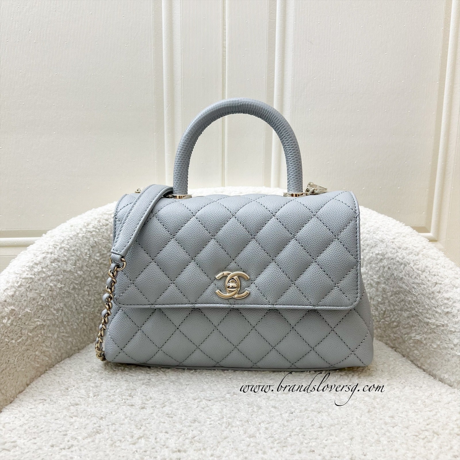 Chanel Small 24CM Coco Handle Flap Bag in 24P Light Grey Caviar and Lghw (A92990)