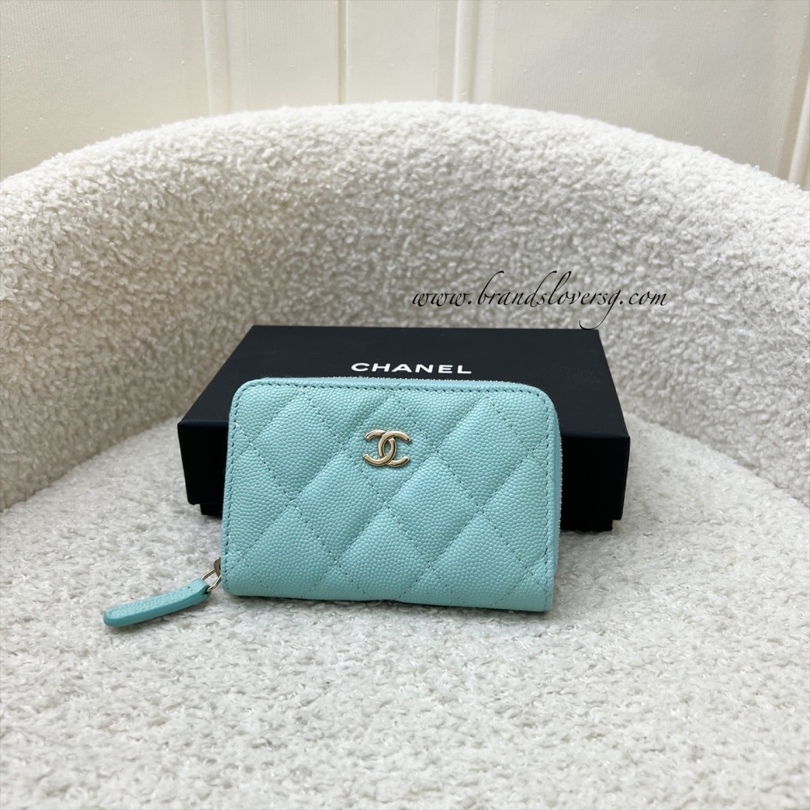 Chanel Zippy Card Holder in Turquoise Caviar and Lghw ( ) Handbag