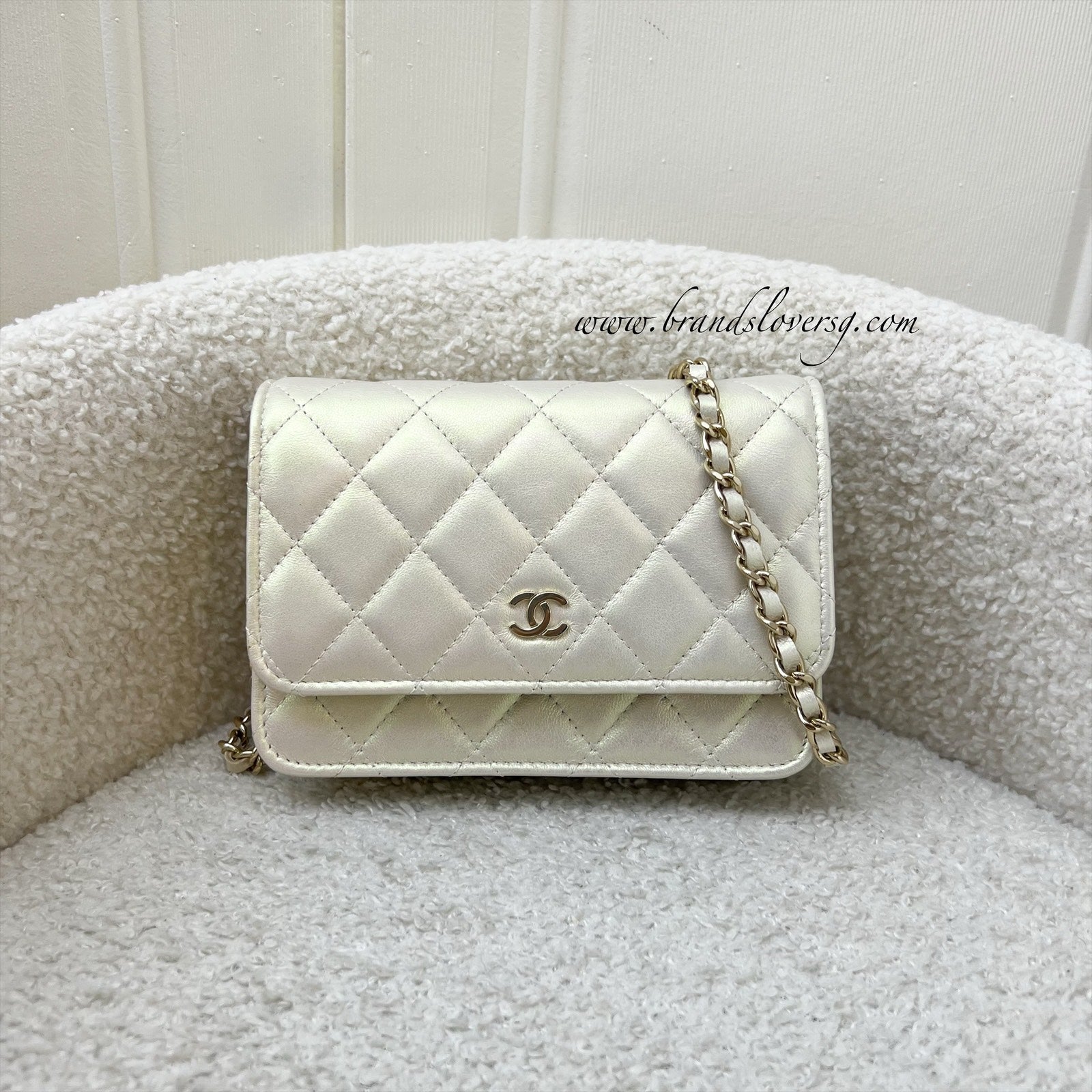 Chanel Mini Wallet On Chain Woc In 20B Iridescent Ivory Lambskin And Lghw ( ) Bag