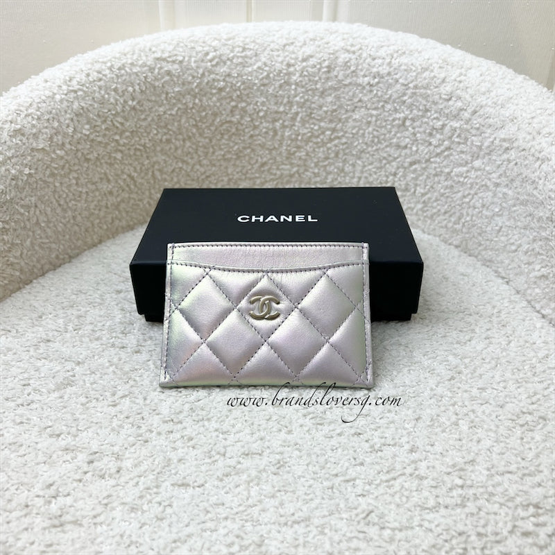 Chanel Classic Flat Card Holder in Iridescent Purple Lambskin and Lghw for Women