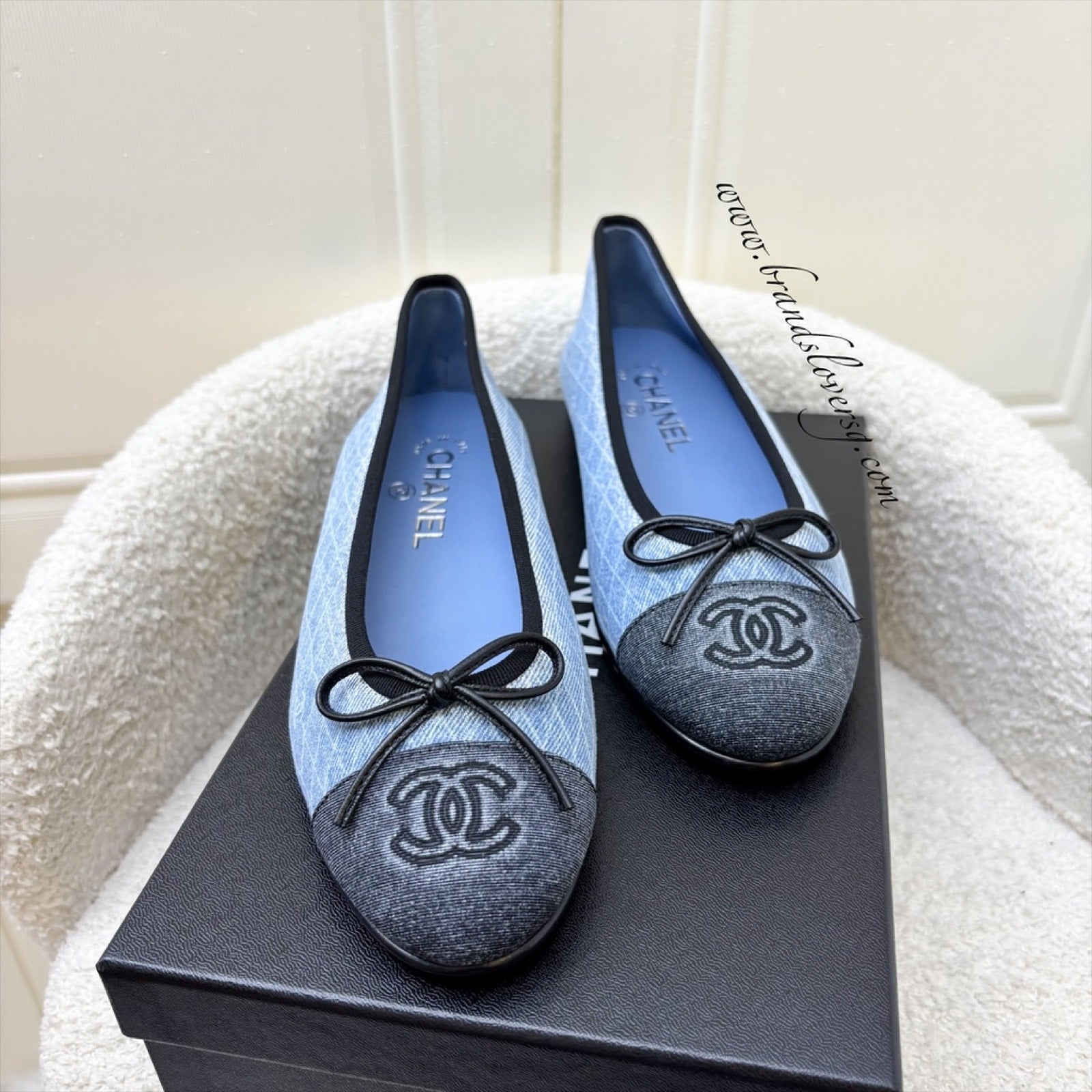 Chanel Classic Ballerina Pumps In Embroidered Light Blue Denim Black Gosgrain Sz 37.5 Bag