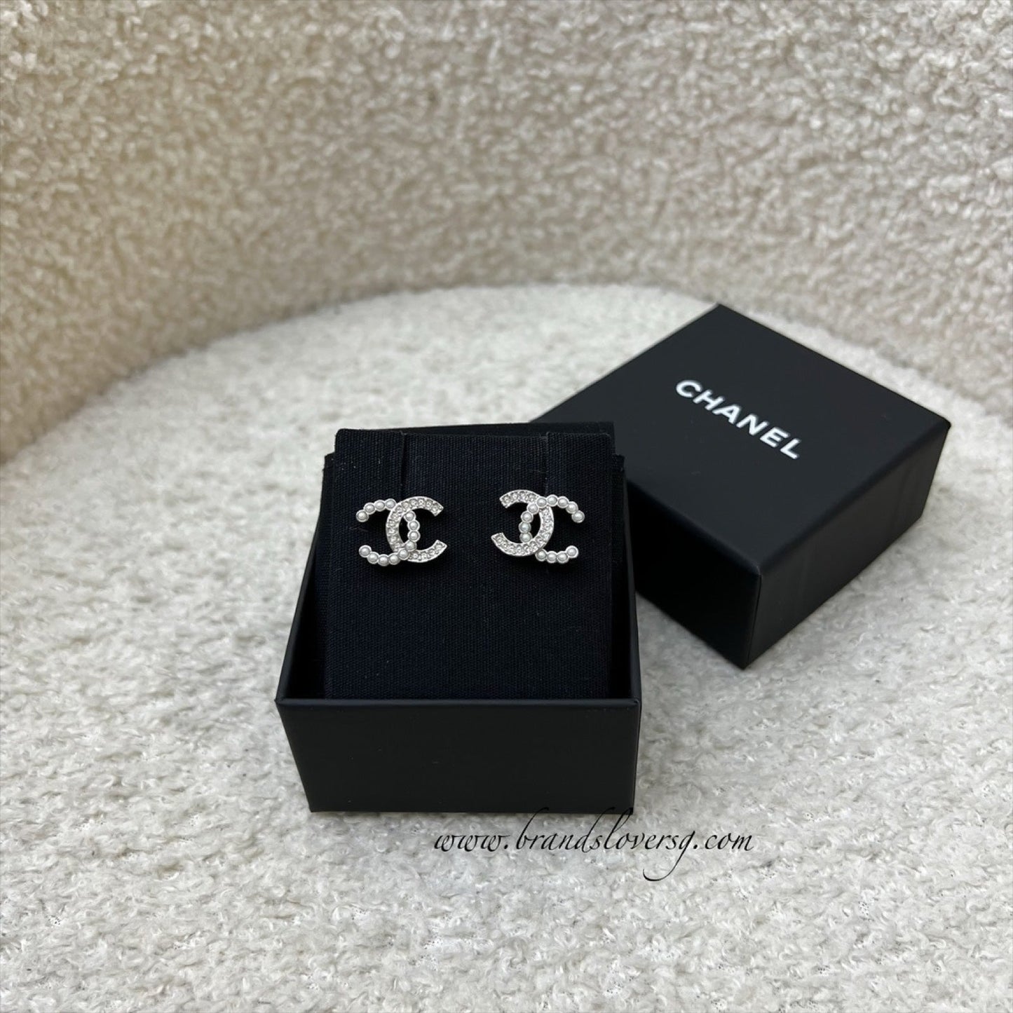 Chanel 24S CC Earrings with Pearls and Diamantes in Shw ( )