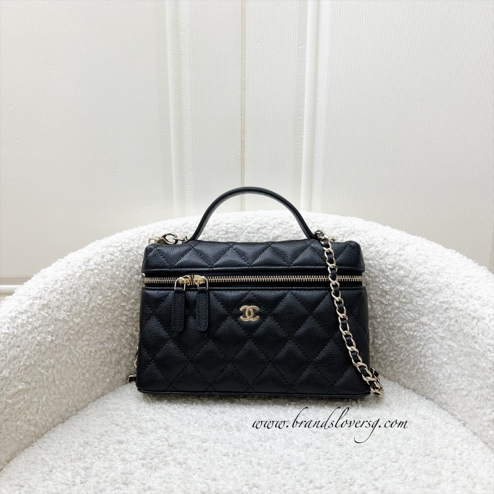 Chanel [Brand New July ] 25B Vanity Clutch With Chain (Lp Style Bag) In Black Caviar And Lghw