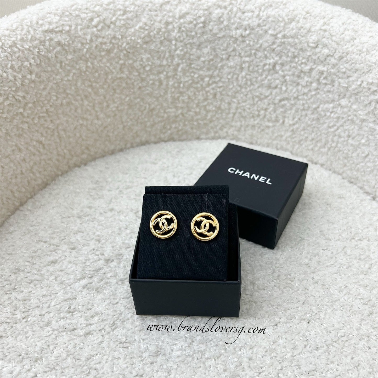 Chanel 23A Round Earrings with CC Logo in Ghw ( )