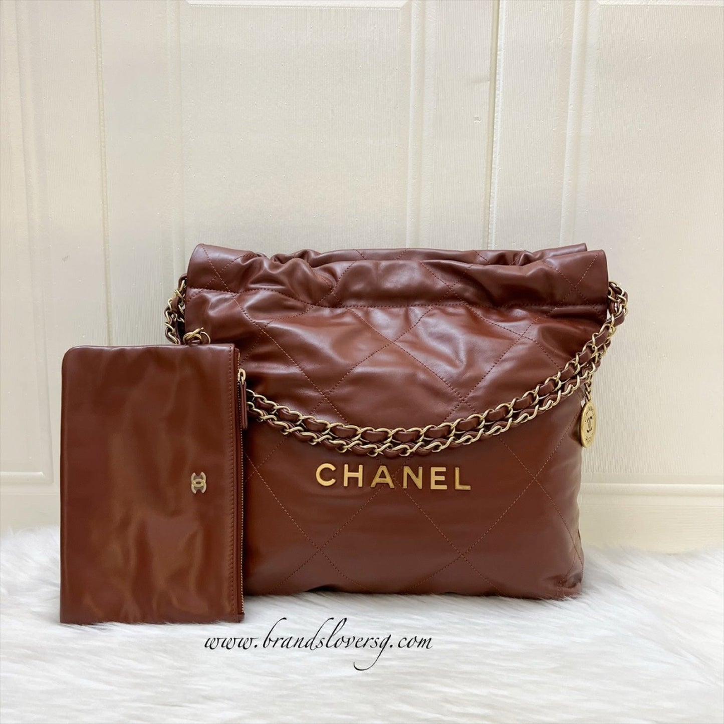 Chanel 22 Small Hobo Handbag in 24A Cognac Brown Shiny Calfskin and Aghw ( )