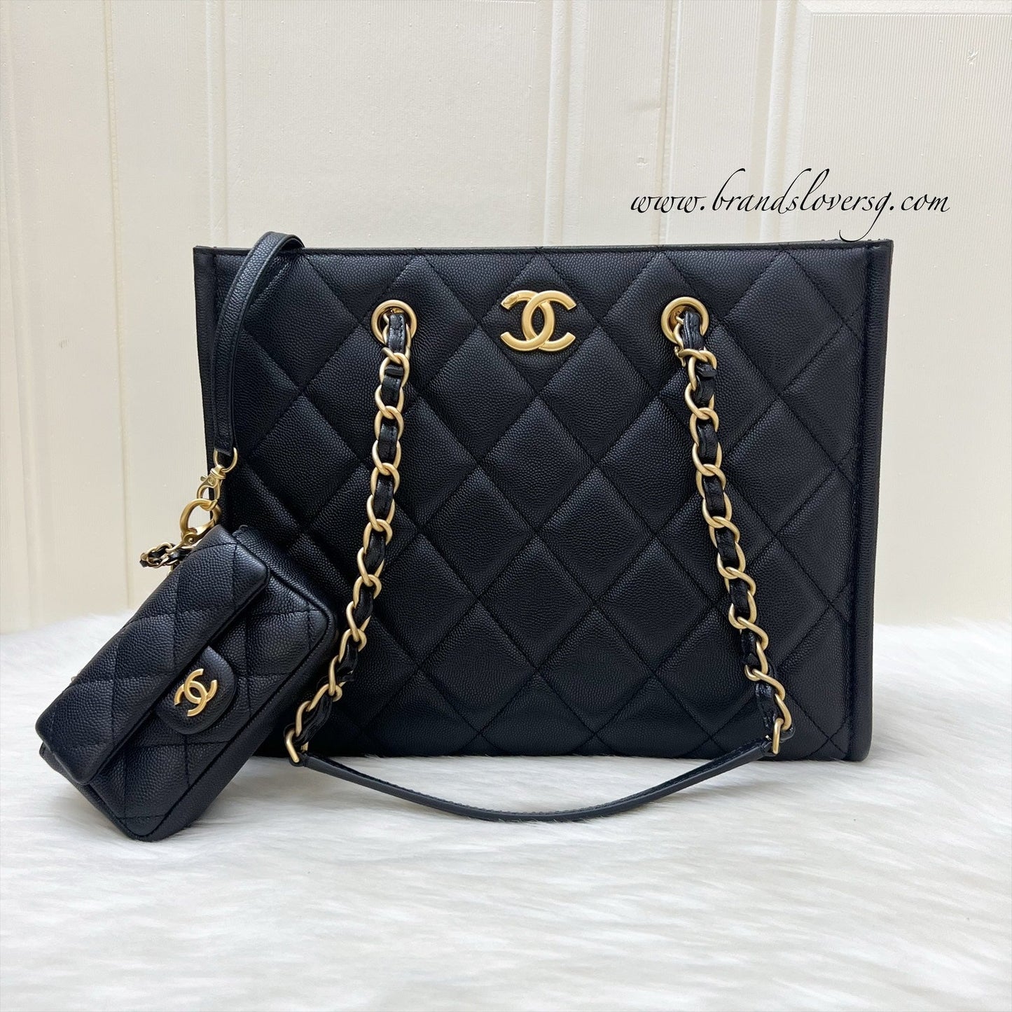Chanel 24A "2 in 1" Small Tote in Black Caviar and Aghw ( )