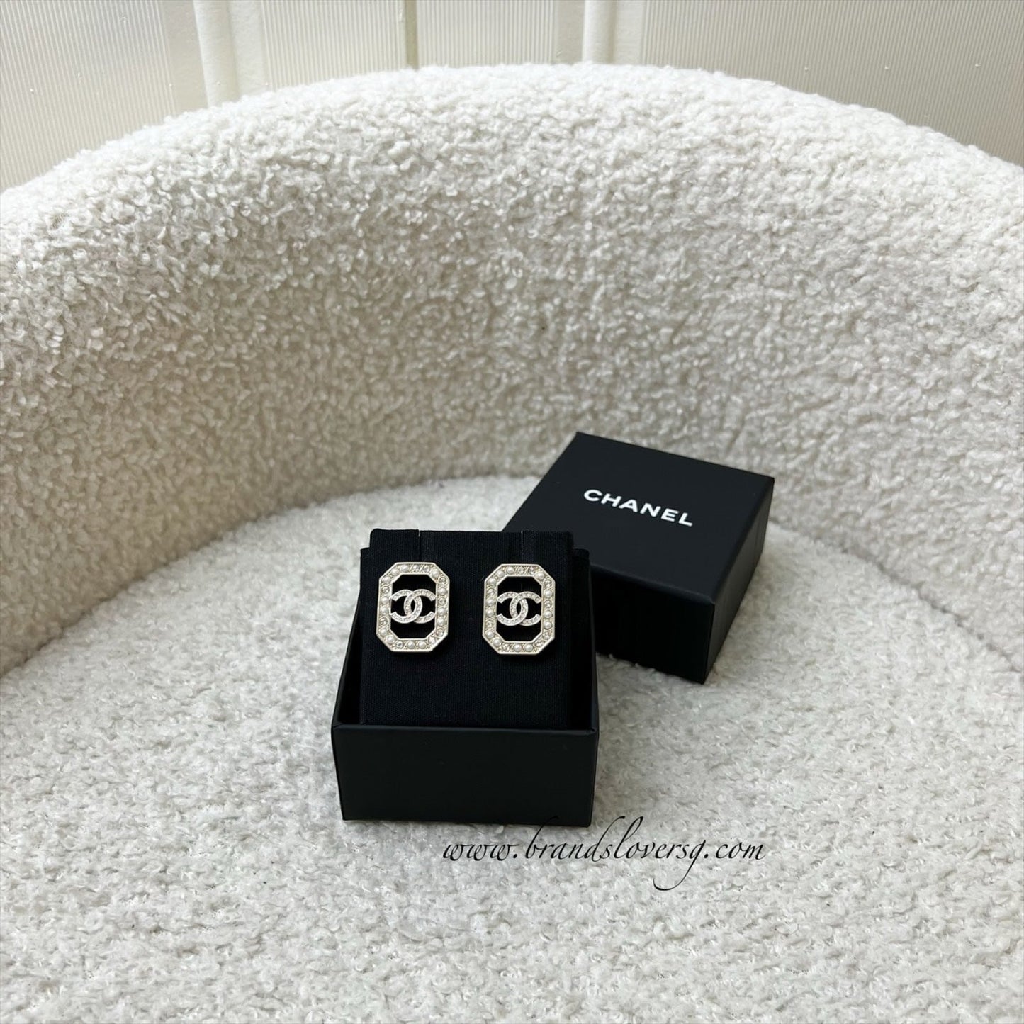 Chanel Crystal Pearl CC Geometric Earring (Model: ABB769)