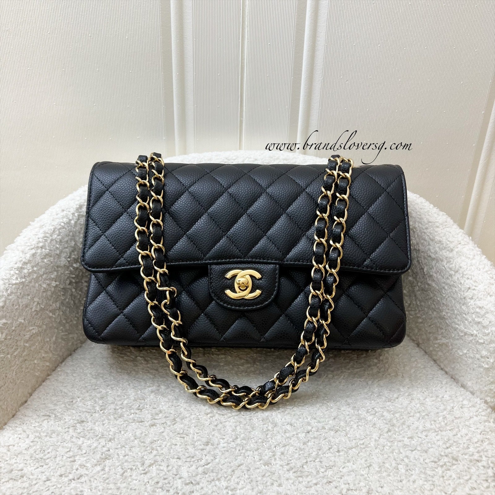 Chanel Medium Classic Flap Cf in Black Caviar Ghw ( ) Handbag