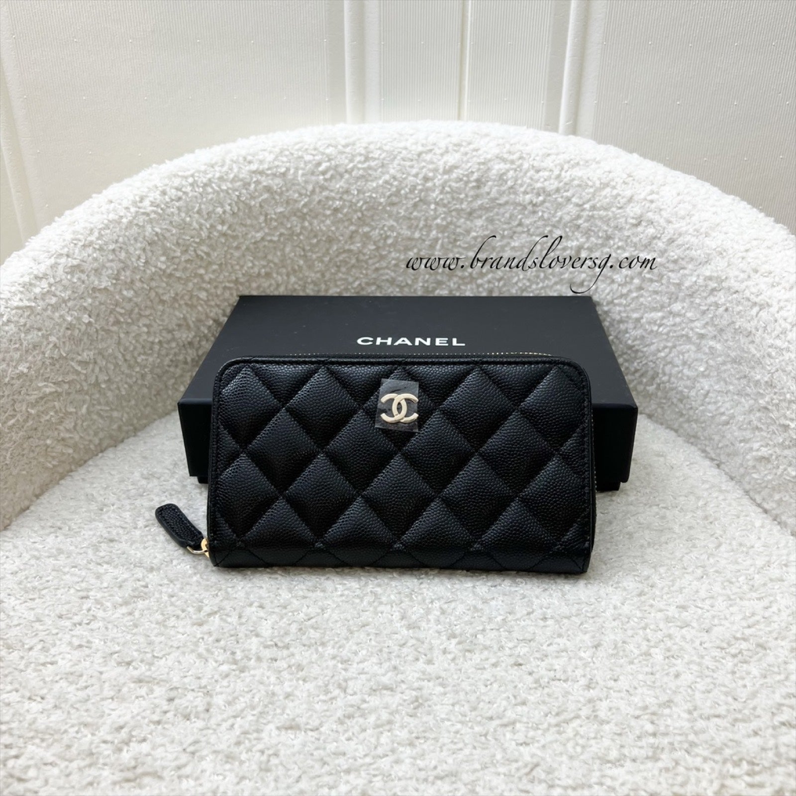 Chanel Classic Medium Zipped Wallet in Black Caviar and Lghw Handbag