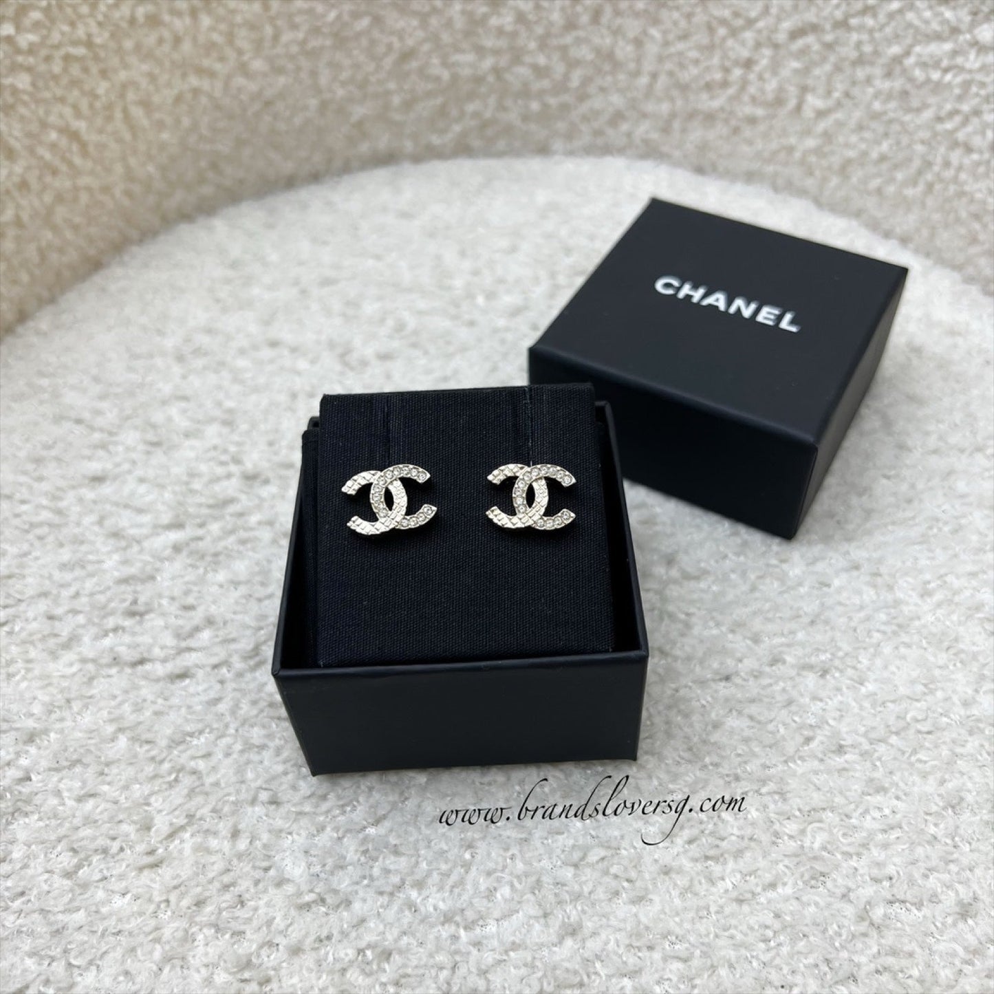 Chanel 23K CC Logo Earring With Diamantes In Lghw