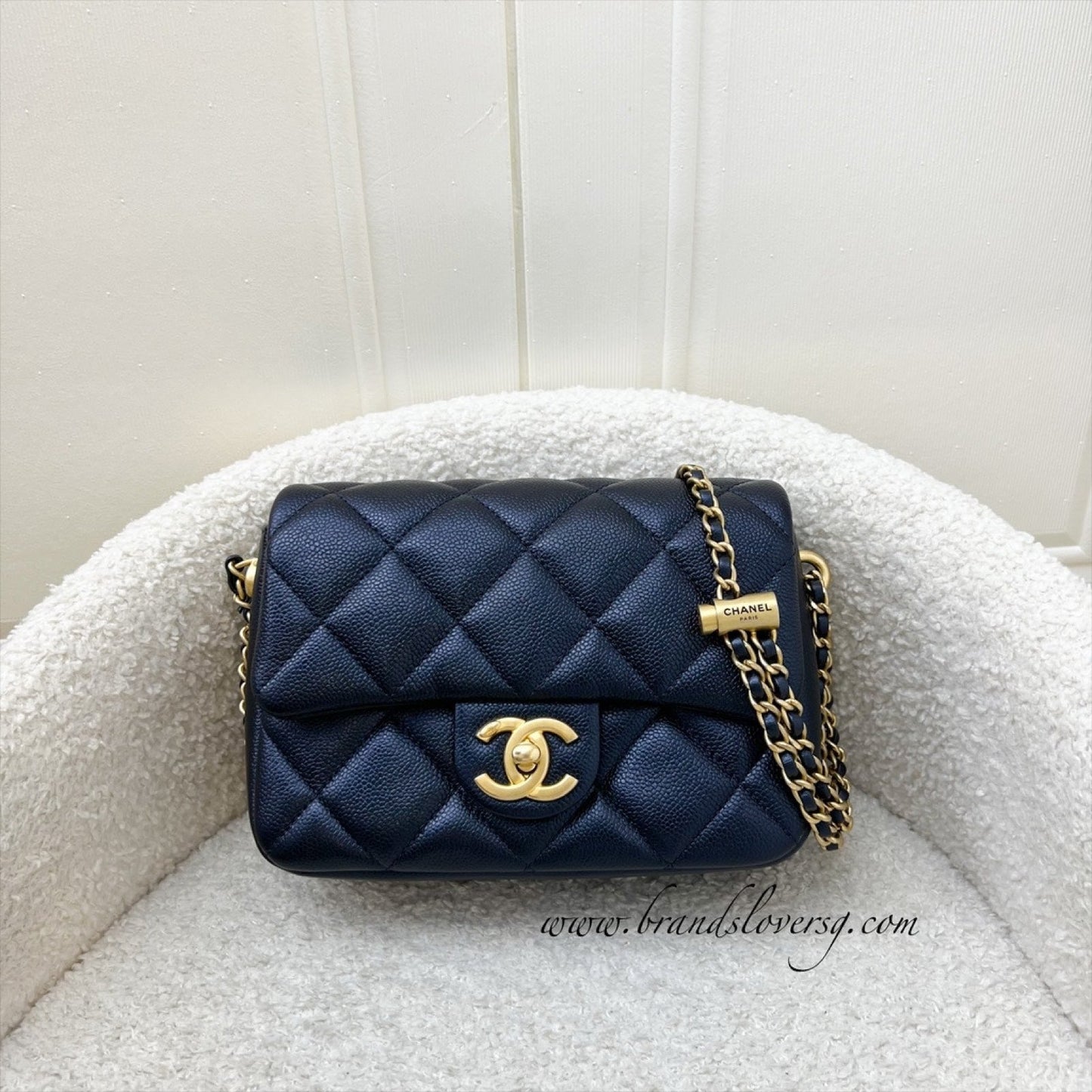 Chanel 21K Perfect Mini Flap Bag With Adjustable Chain In Iridescent Black (Midnight) Caviar And Aghw ( )