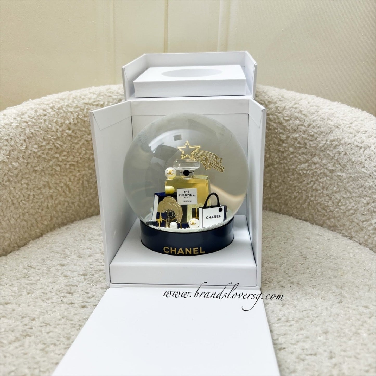 Chanel Vip Gift No.5 Perfume Snow Globe Bag