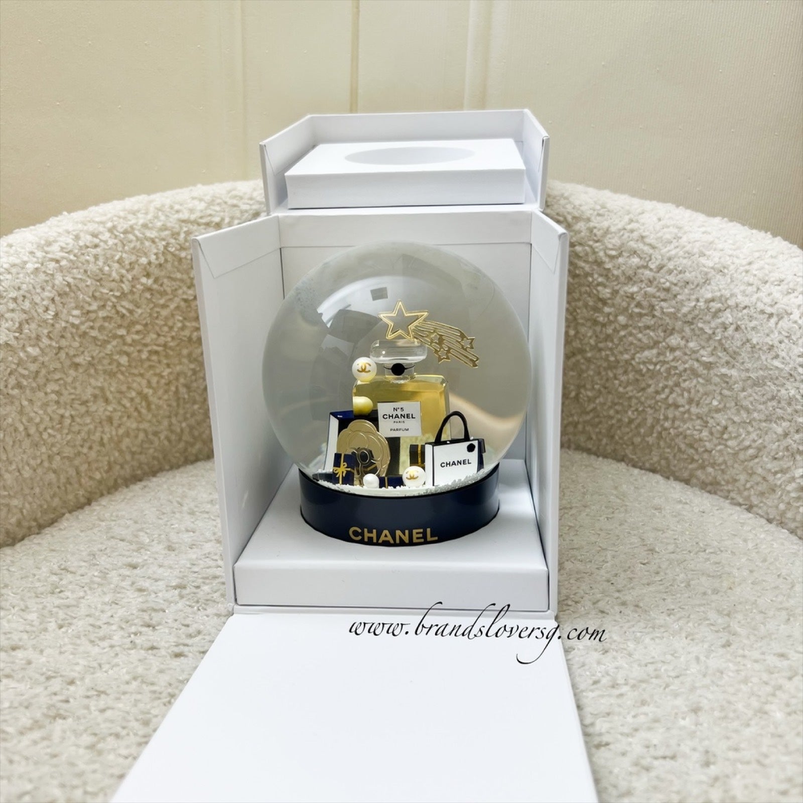 Chanel Vip Gift No.5 Perfume Snow Globe Bag