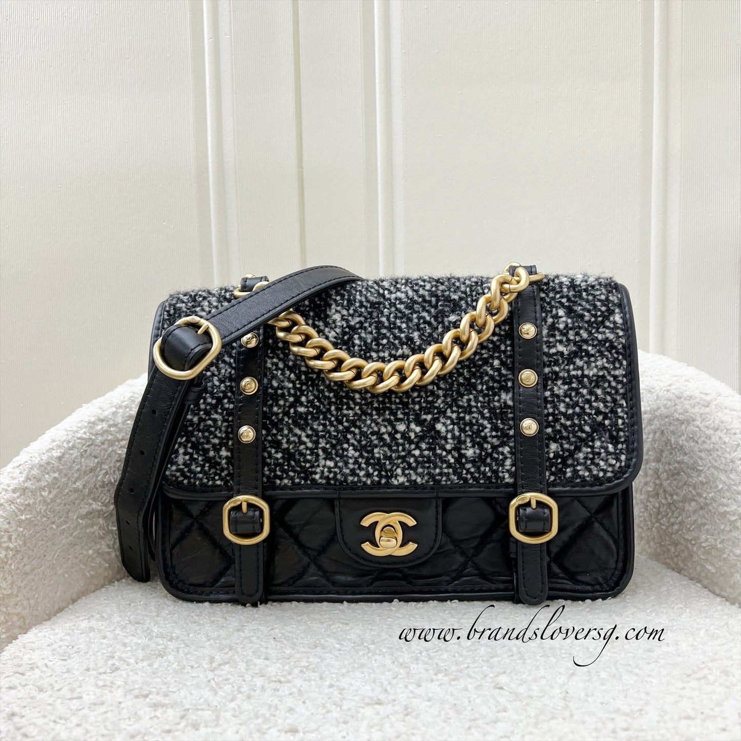 Chanel 21B Messenger Flap Bag In Black And White Tweed, Calfskin And Aghw