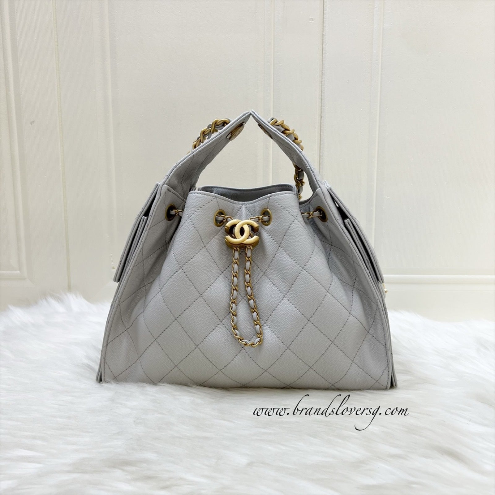 Chanel [un June 2025] 25 Small Hobo Bag in Grey Caviar and Aghw ( )