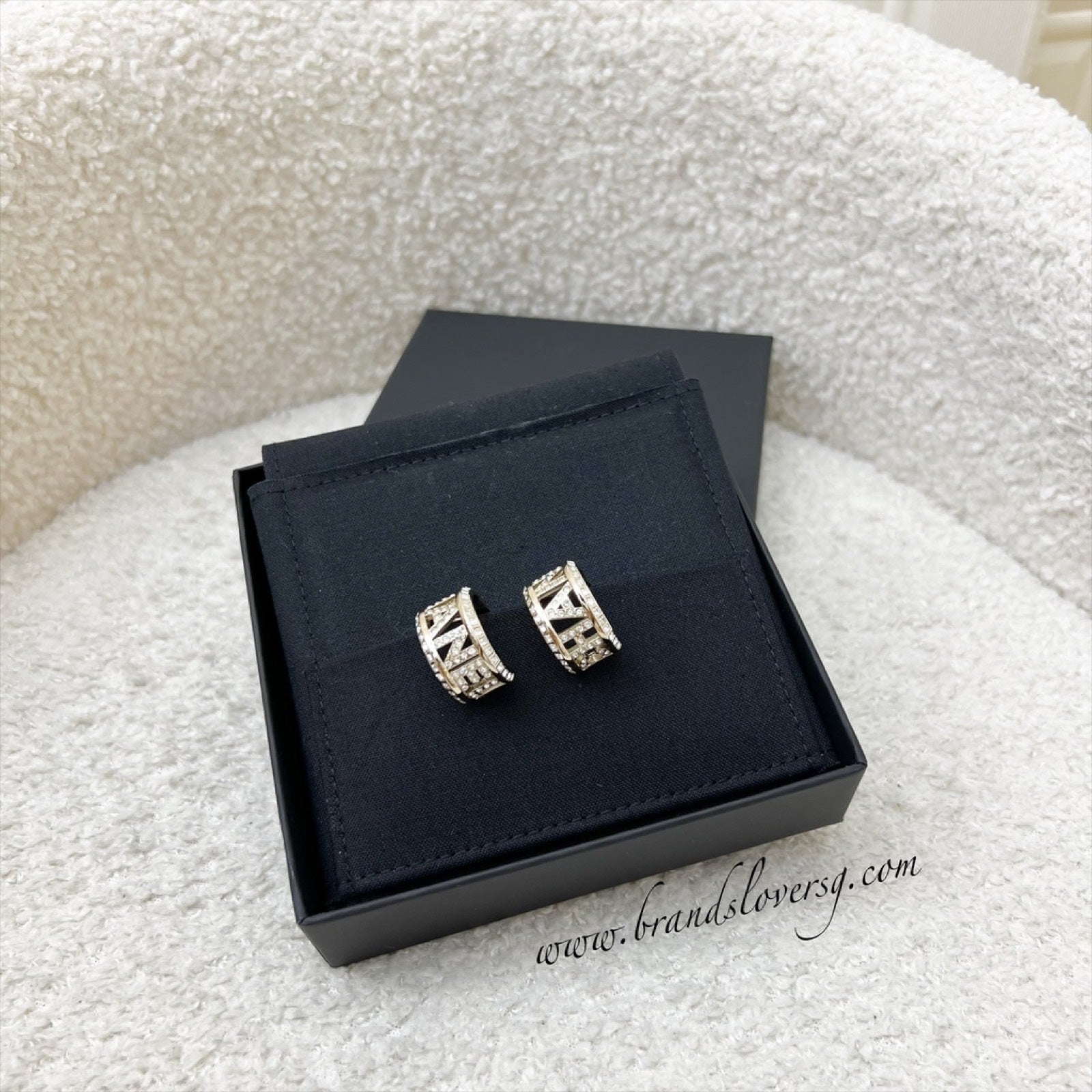 Chanel 24C Chanel Hoop Earrings with Diamantes and Lghw ( )