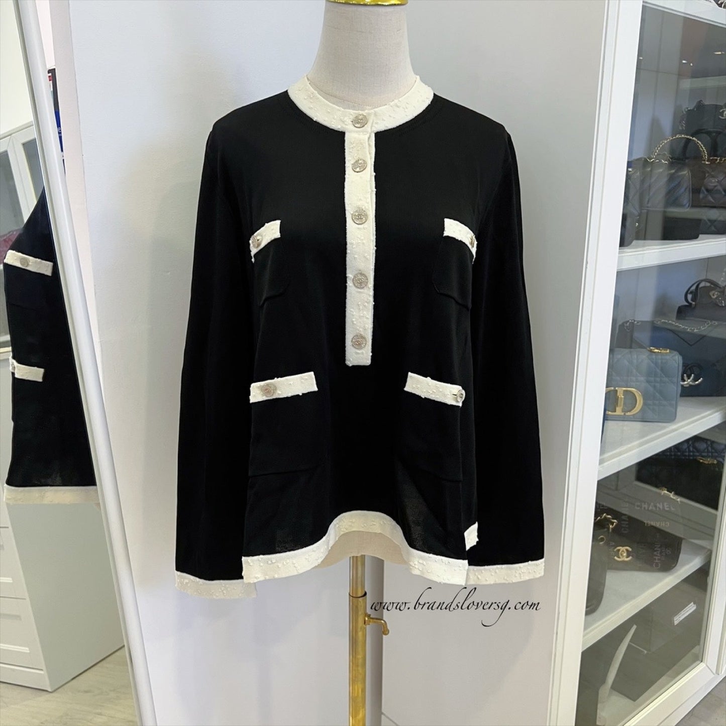 Chanel 25A Pullover / Sweater in Black and Ecru Mixed Fibers Viscose and Polyamide Sz 40 ( ) Handbag